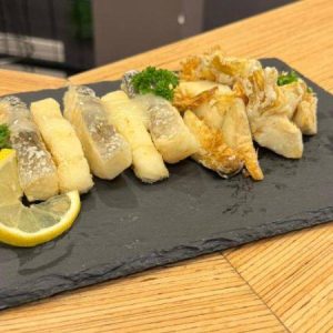 Baccala in olio cottura con carciofini e maionese al lime