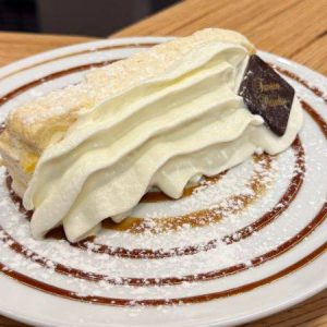 Meringata alla nocciola "Past. Chiavassa"