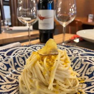 Spaghetti cremosi con bottarga di muggine e profumo di limone