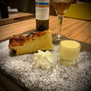 Torta di mele della casa con crema pasticcera